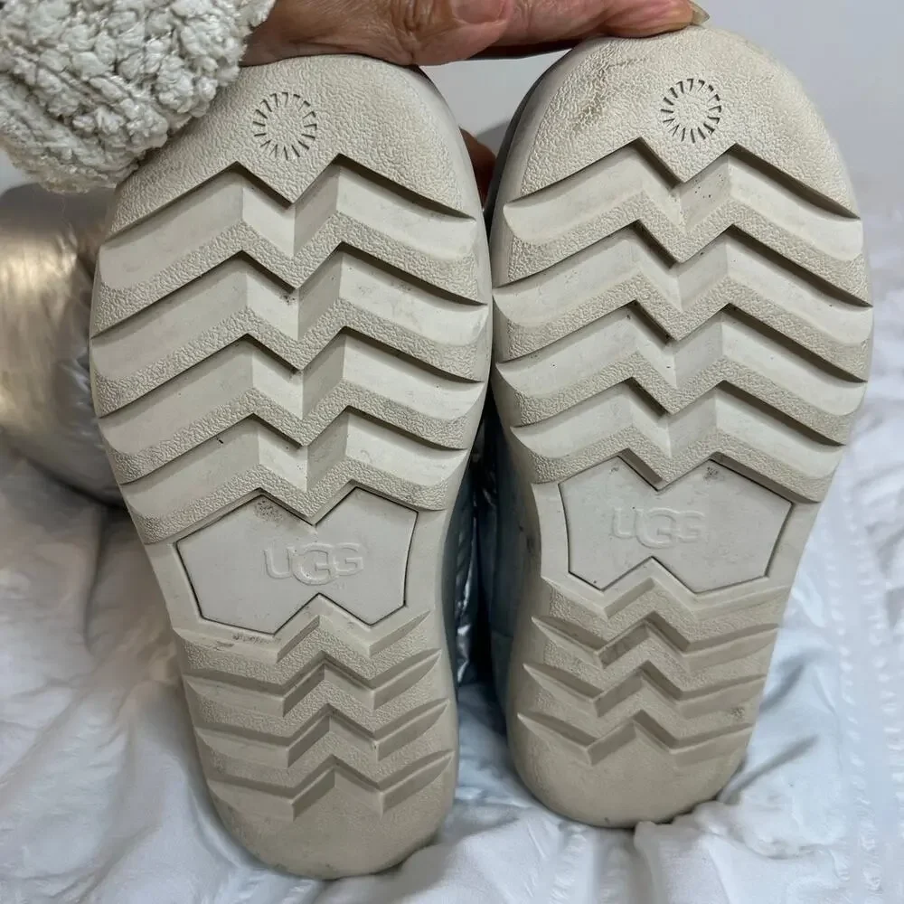 UGG Classic Maxi Ultra Tall silver metallic puffer boots EU36/US 5 SN1135152